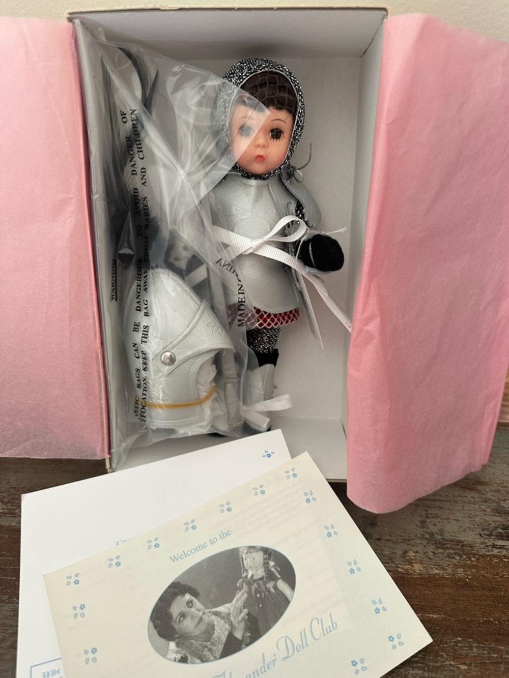 Alice in Wonderland Knight 25915 Madame Alexander 8” doll vintage NIB